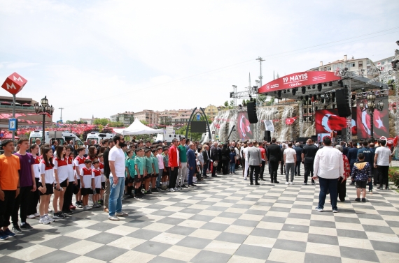 Başkan Özarslan Samsun’dan gelen Türk Bayrağını ve toprağı teslim aldı