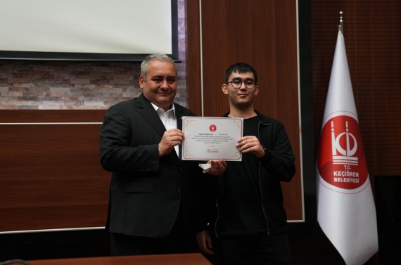 Başkan Özarslan stajını Belediyede tamamlayan öğrencilere sertifika verdi