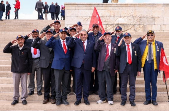 Başkan Özarslan ve on binlerce Keçiörenli Anıtkabir’de Ata’nın huzurunda