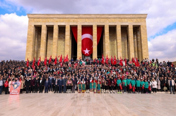 Başkan Özarslan ve on binlerce Keçiörenli Anıtkabir’de Ata’nın huzurunda