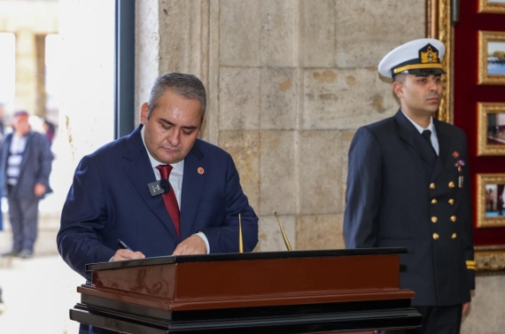 Başkan Özarslan ve on binlerce Keçiörenli Anıtkabir’de Ata’nın huzurunda