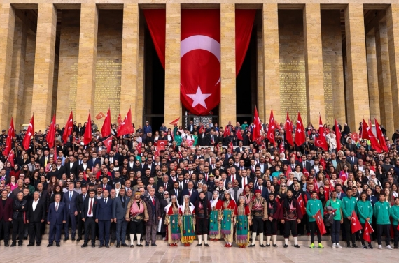 Başkan Özarslan ve on binlerce Keçiörenli Anıtkabir’de Ata’nın huzurunda