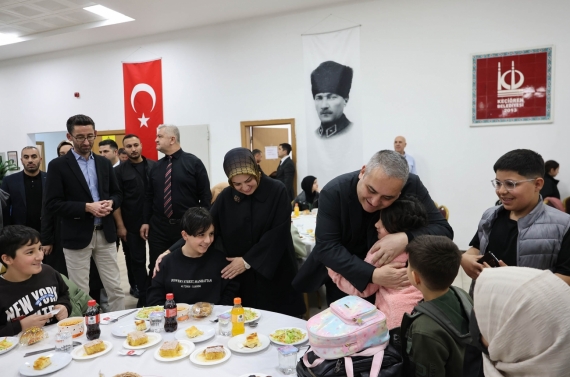 Başkan Özarslan yetim ve öksüz çocuklarla iftar sofrasında buluştu