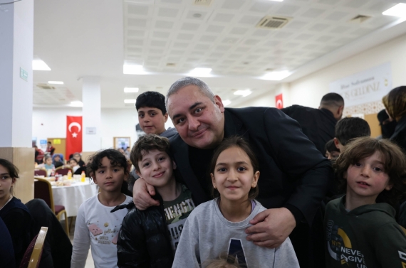Başkan Özarslan yetim ve öksüz çocuklarla iftar sofrasında buluştu