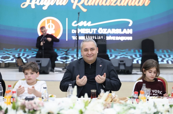 Başkan Özarslan yetim ve öksüz çocuklarla iftar sofrasında buluştu