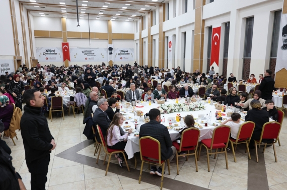 Başkan Özarslan yetim ve öksüz çocuklarla iftar sofrasında buluştu