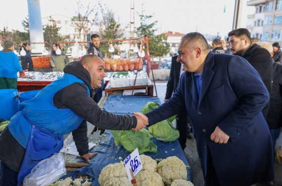 Başkan Özarslan’dan Ayvalı Semt Pazarı’na ziyaret