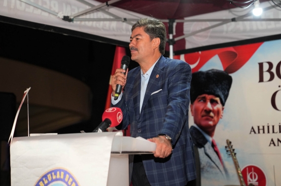“Bozkıra Özlem” gecesinde Başkan Özarslan’a Ahilik Kaftanı takdim edildi