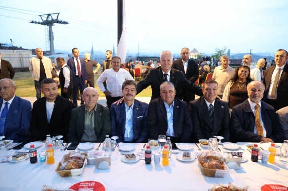 “Bozkıra Özlem” gecesinde Başkan Özarslan’a Ahilik Kaftanı takdim edildi