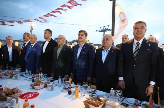 “Bozkıra Özlem” gecesinde Başkan Özarslan’a Ahilik Kaftanı takdim edildi