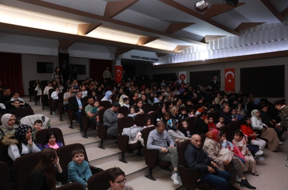 Cesur Balık`ın eğlenceli serüveni çocuklarla buluştu