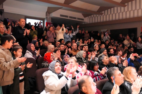 “Deliler Koğuşu” Keçiören’de izleyicinin yüreğine dokundu