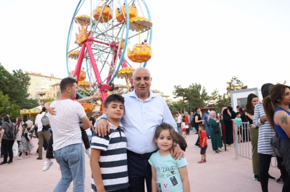 Deniz Dünyası ve Çocuk Lunaparkına Yoğun İlgi