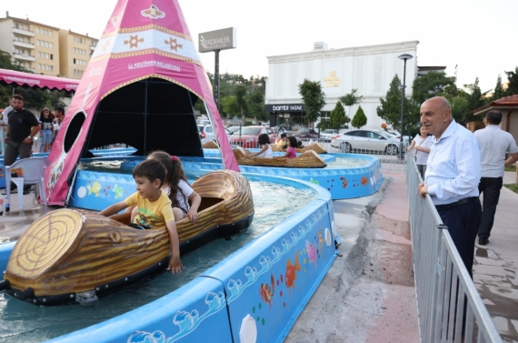 Deniz Dünyası ve Çocuk Lunaparkına Yoğun İlgi