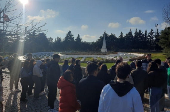 Depremde yardım gönüllüsü olan gençler Çanakkale’de