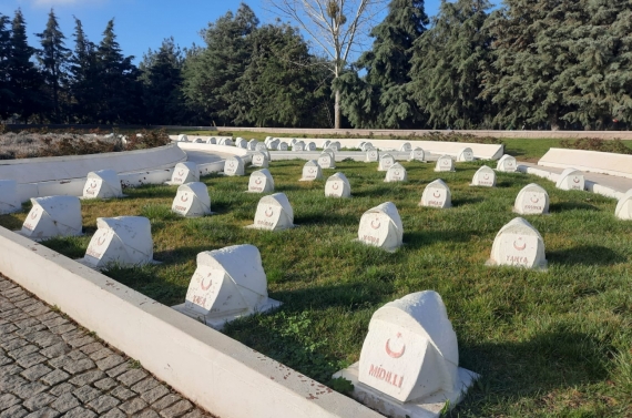 Depremde yardım gönüllüsü olan gençler Çanakkale’de