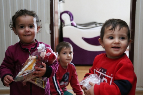 Depremzede çocuklar için rengârenk uyku arkadaşı