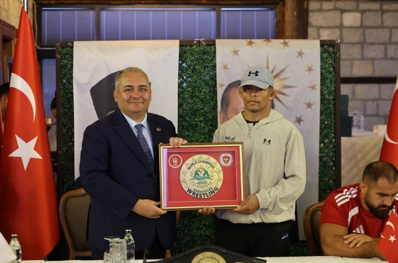 Dünya geleneksel güreş camiası Keçiören’deki lansmanda buluştu