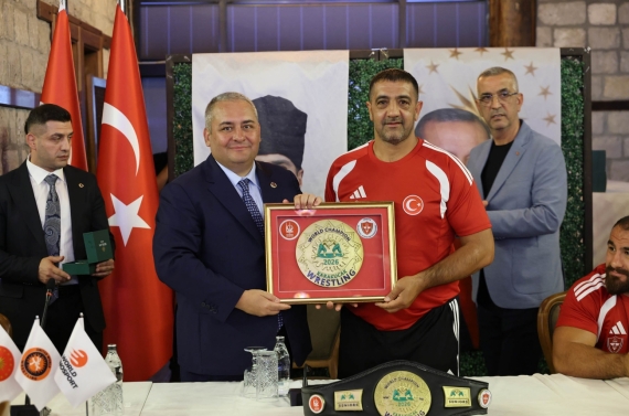 Dünya geleneksel güreş camiası Keçiören’deki lansmanda buluştu