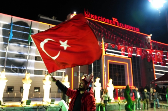 Dünya kupası coşkusu Keçiören’de dev ekrandan takip edildi