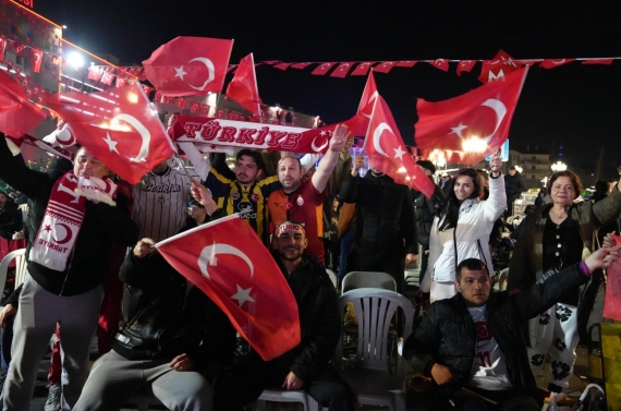 Dünya kupası coşkusu Keçiören’de dev ekrandan takip edildi