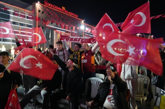 Dünya kupası coşkusu Keçiören’de dev ekrandan takip edildi