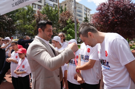Engelsiz Spor Oyunları para atletizm ve oturarak voleybol oyunlarıyla devam etti