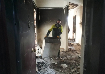 Evi yanan vatandaşlara Keçiören Belediyesinden temizlik hizmeti