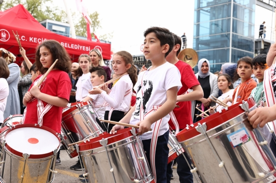 Geleceğin müzisyenleri için Kalaba İlkokuluna enstrüman desteği