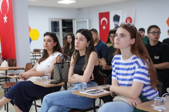 Gençler yapay zeka ile geleceğe hazırlanıyor