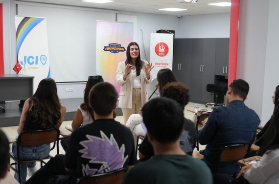 Gençler yapay zeka ile geleceğe hazırlanıyor