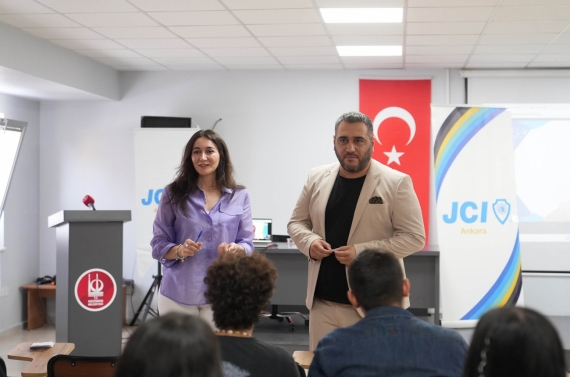 Gençler yapay zeka ile geleceğe hazırlanıyor