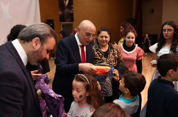 Gönüllü öğretmenlerden depremzede çocuklar için tiyatro