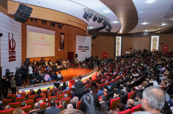 İlber Ortaylı’nın Keçiören’deki söyleşisi yoğun ilgi gördü