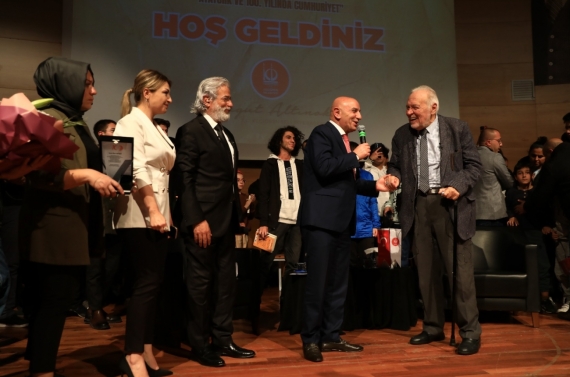 İlber Ortaylı’nın Keçiören’deki söyleşisi yoğun ilgi gördü