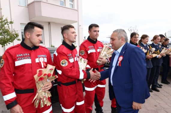 İtfaiyeciler Haftası’nda huzurevi sakinlerine anlamlı ziyaret