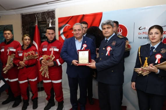 İtfaiyeciler Haftası’nda huzurevi sakinlerine anlamlı ziyaret
