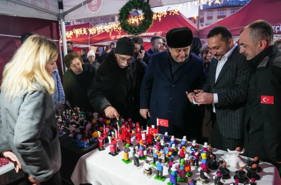 Kadın Emeği Yeni Yıl Pazarı Keçiören’de ziyarete açıldı