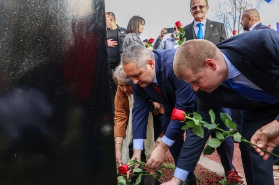 Kaysın Kuliyev’in yeni büstü törenle açıldı