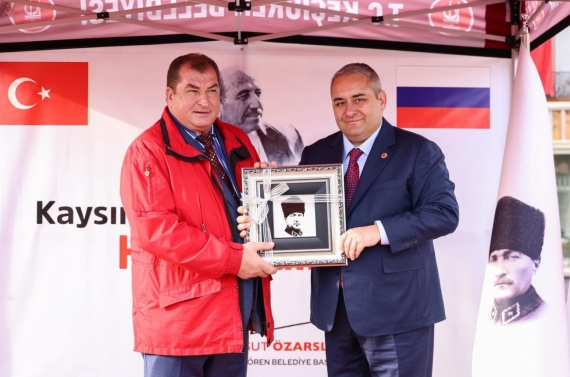 Kaysın Kuliyev’in yeni büstü törenle açıldı