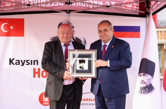 Kaysın Kuliyev’in yeni büstü törenle açıldı