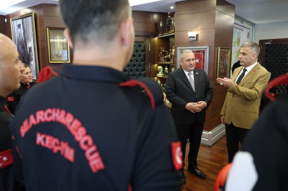 KEÇ-TİM Arama Ve Kurtarma Ekibi’ne akreditasyon peçlerini Başkan Özarslan takdim etti