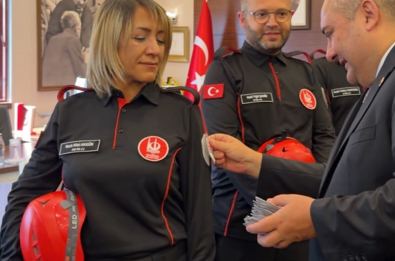 KEÇ-TİM Arama Ve Kurtarma Ekibi’ne akreditasyon peçlerini Başkan Özarslan takdim etti