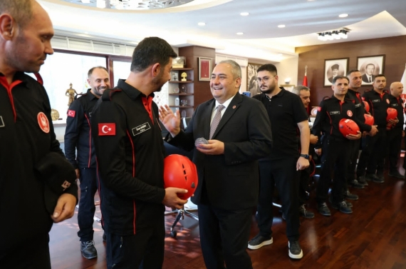 KEÇ-TİM Arama Ve Kurtarma Ekibi’ne akreditasyon peçlerini Başkan Özarslan takdim etti