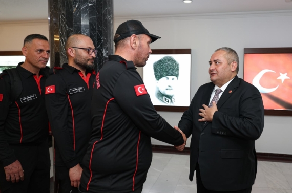 KEÇ-TİM Arama ve Kurtarma Ekibi’ne akreditasyon peçlerini Başkan Özarslan takdim etti