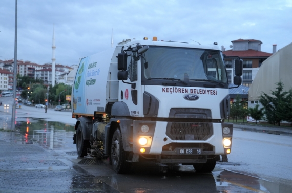 Keçiören Belediyesi 600 personelle selin izlerini sildi