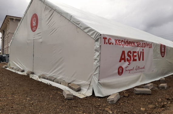 Keçiören Belediyesi deprem bölgelerine iftar çadırı kurdu