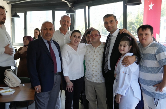 Keçiören Belediyesi Engelsiz Sohbet Evi’nde dayanışma buluşması