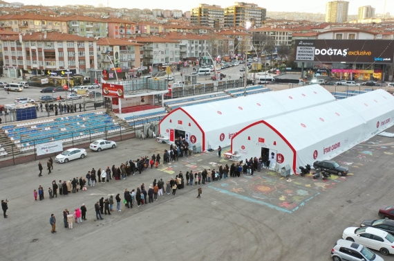 Keçiören Belediyesi her gün binlerce kişiyi iftar sofrasında buluşturuyor