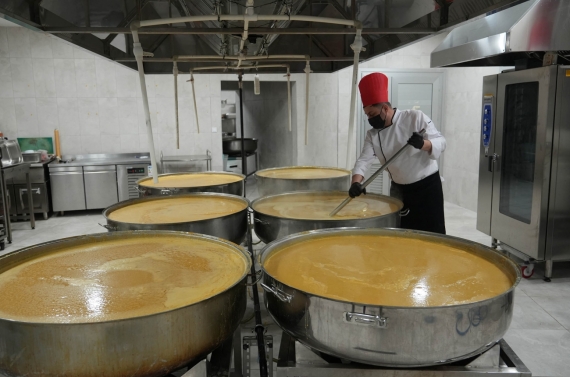 Keçiören Belediyesi her gün binlerce kişiyi iftar sofrasında buluşturuyor